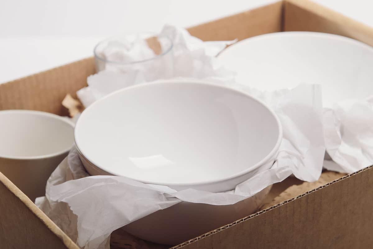 Bowls wrapped in a piece of paper and put in a box