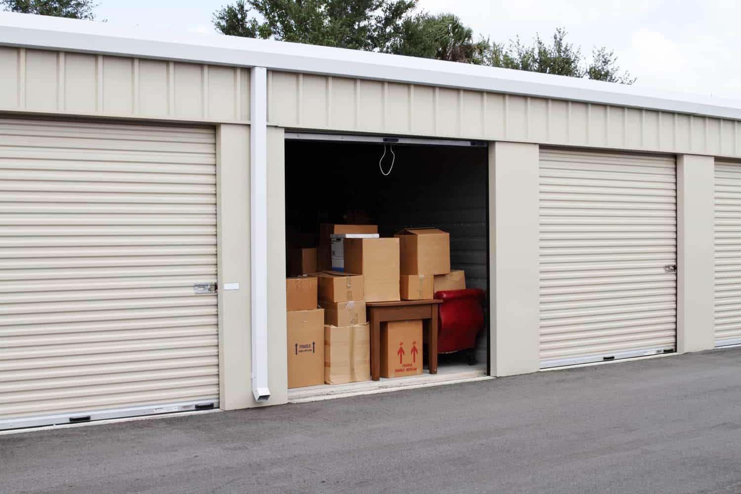 Warehouse building with self storage units